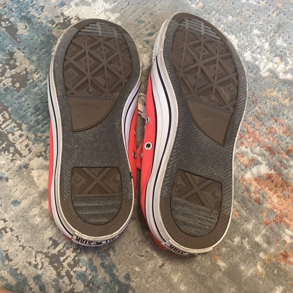 **SOLD**Hot pink converse low top shoes, next to new! - Picture 6 of 6